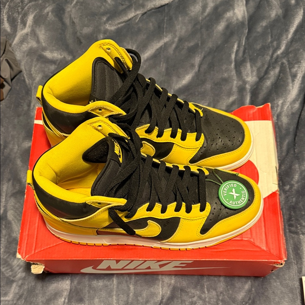 Nike Black and Yellow High-Tops